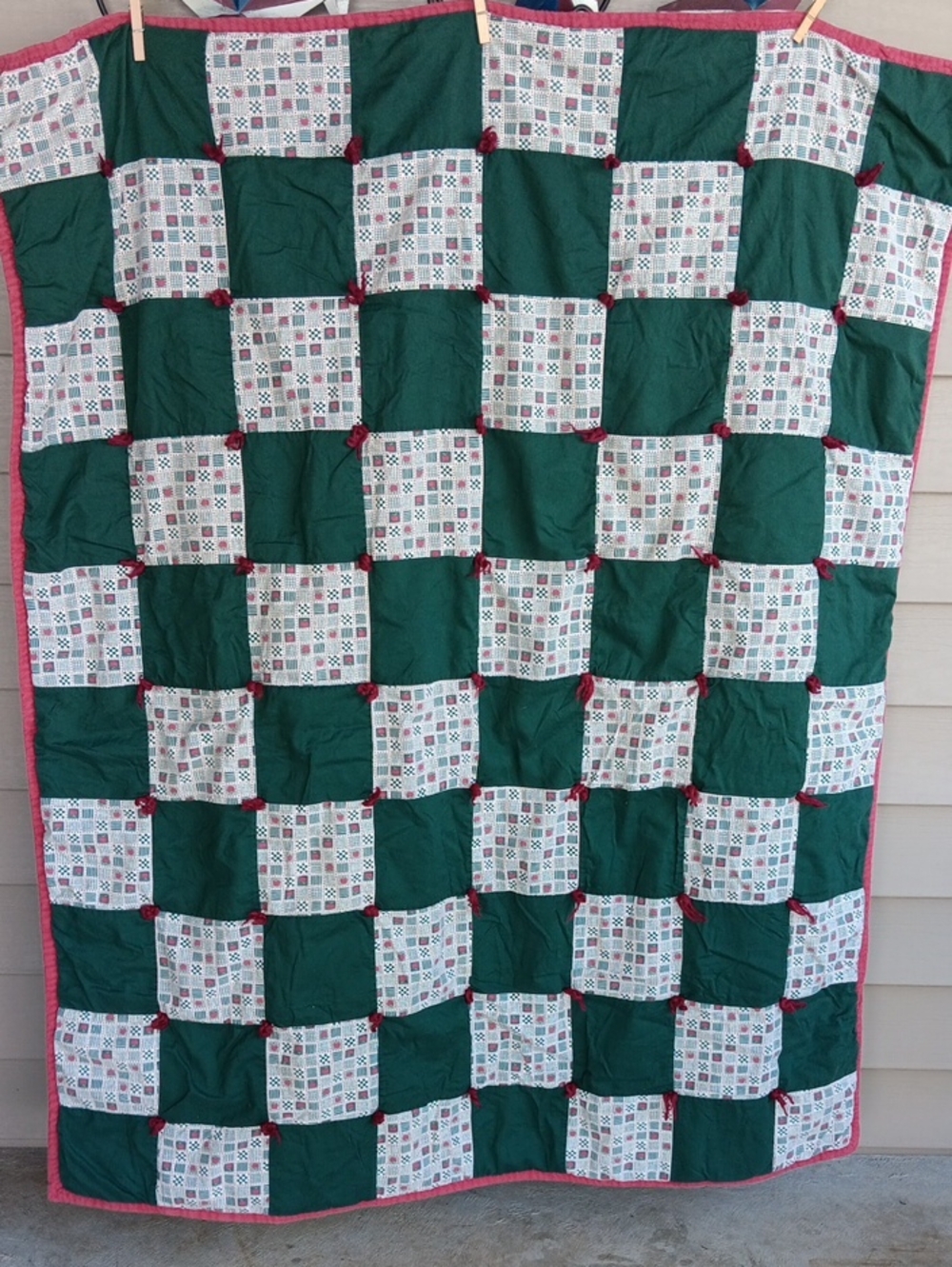 Vintage 90's Handmade CountryStyle Checkered Patch Apple & Heart Quilt 42"x 52"